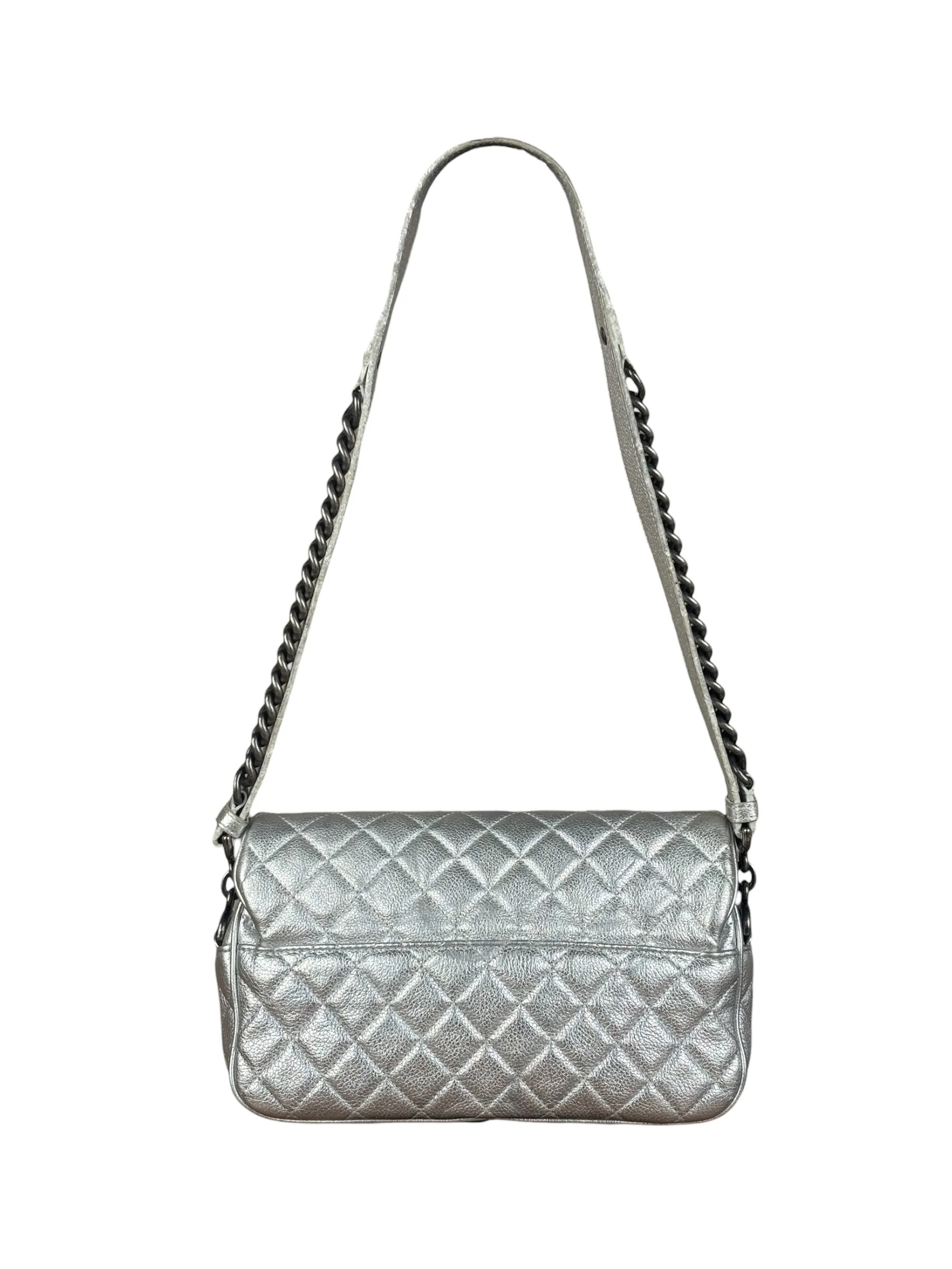 Chanel CC Silver Metallic Quilted Flap Shoulder Bag 2017 - Image 4