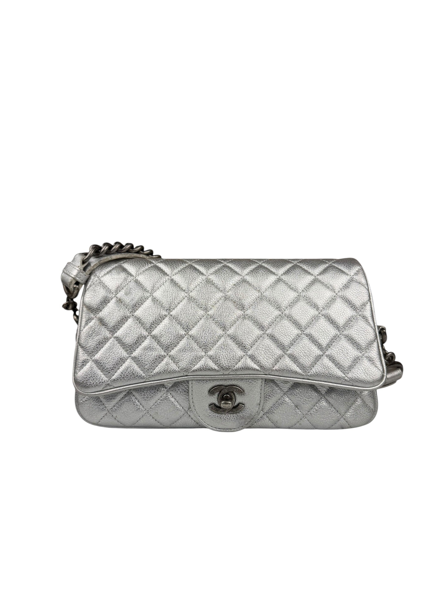 Chanel CC Silver Metallic Quilted Flap Shoulder Bag 2017 - Image 8