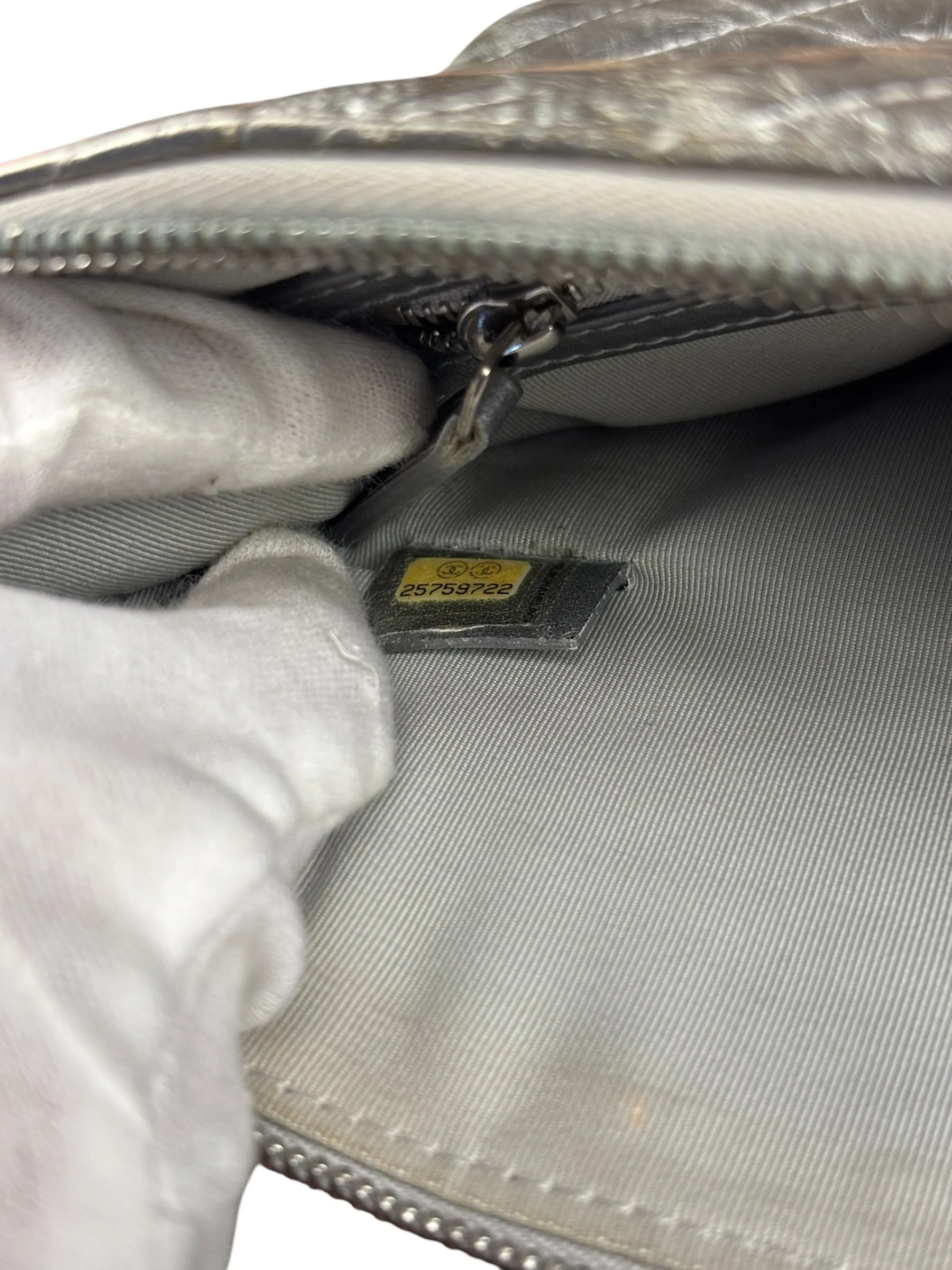 Chanel Chevron Aged Metallic Silver Patent Leather O-Case Clutch 1992 - Image 5