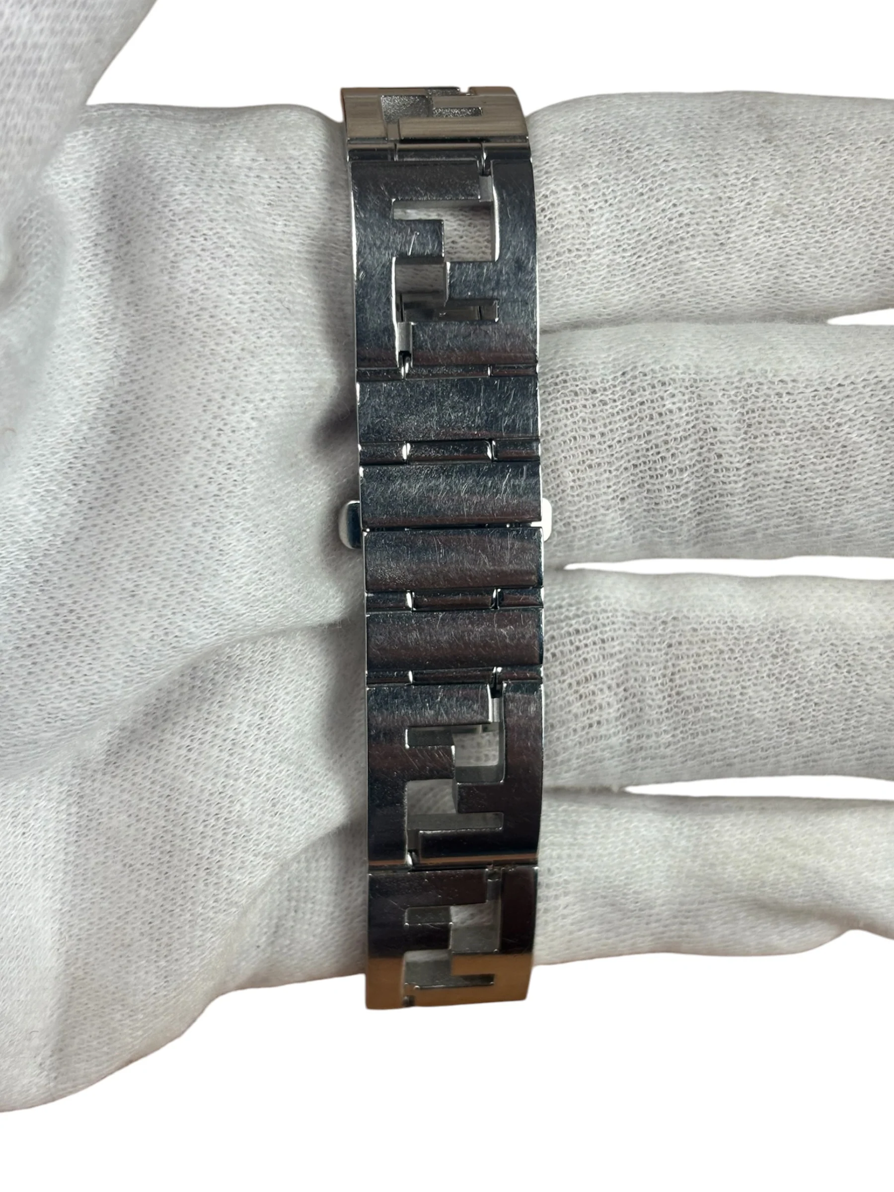 Fendi 6000L Mother Of Pearl Roman Numeral Dial - Image 3