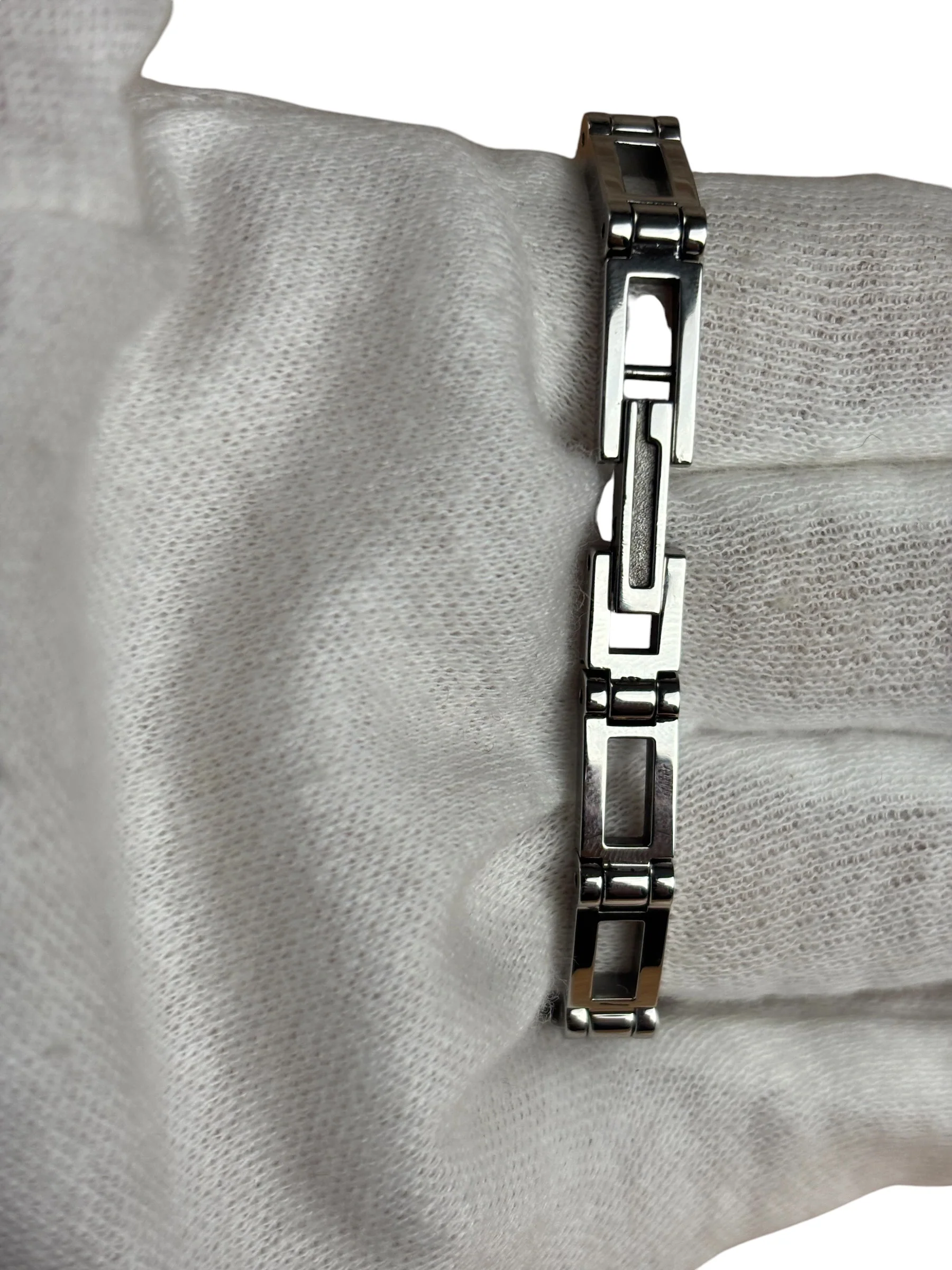 Gucci Vintage Black Dial Narrow Rectangular Link Watch 3900L - Image 3