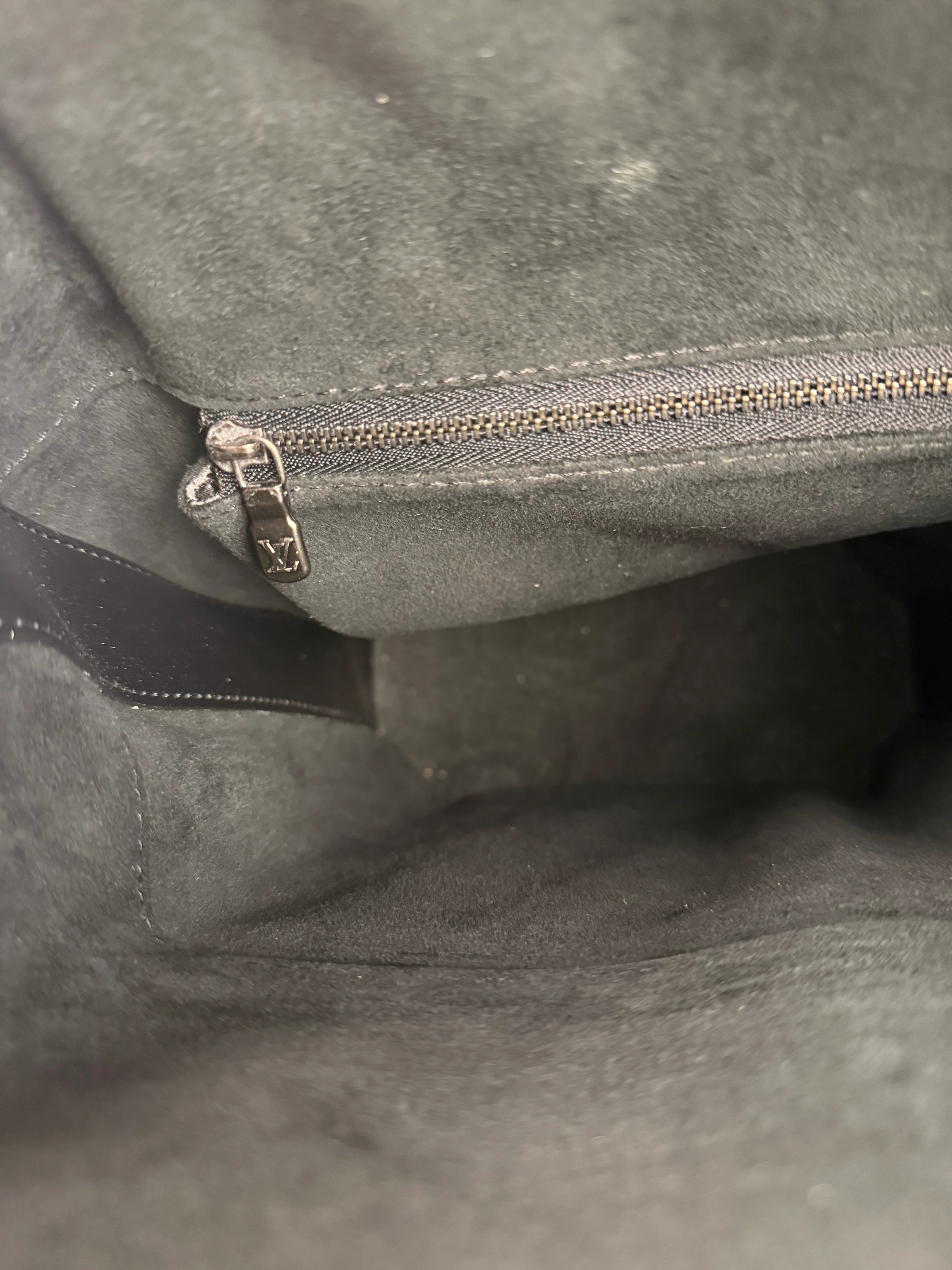 Louis Vuitton Black Epi Sac Seau Shoulder Bag - Image 13