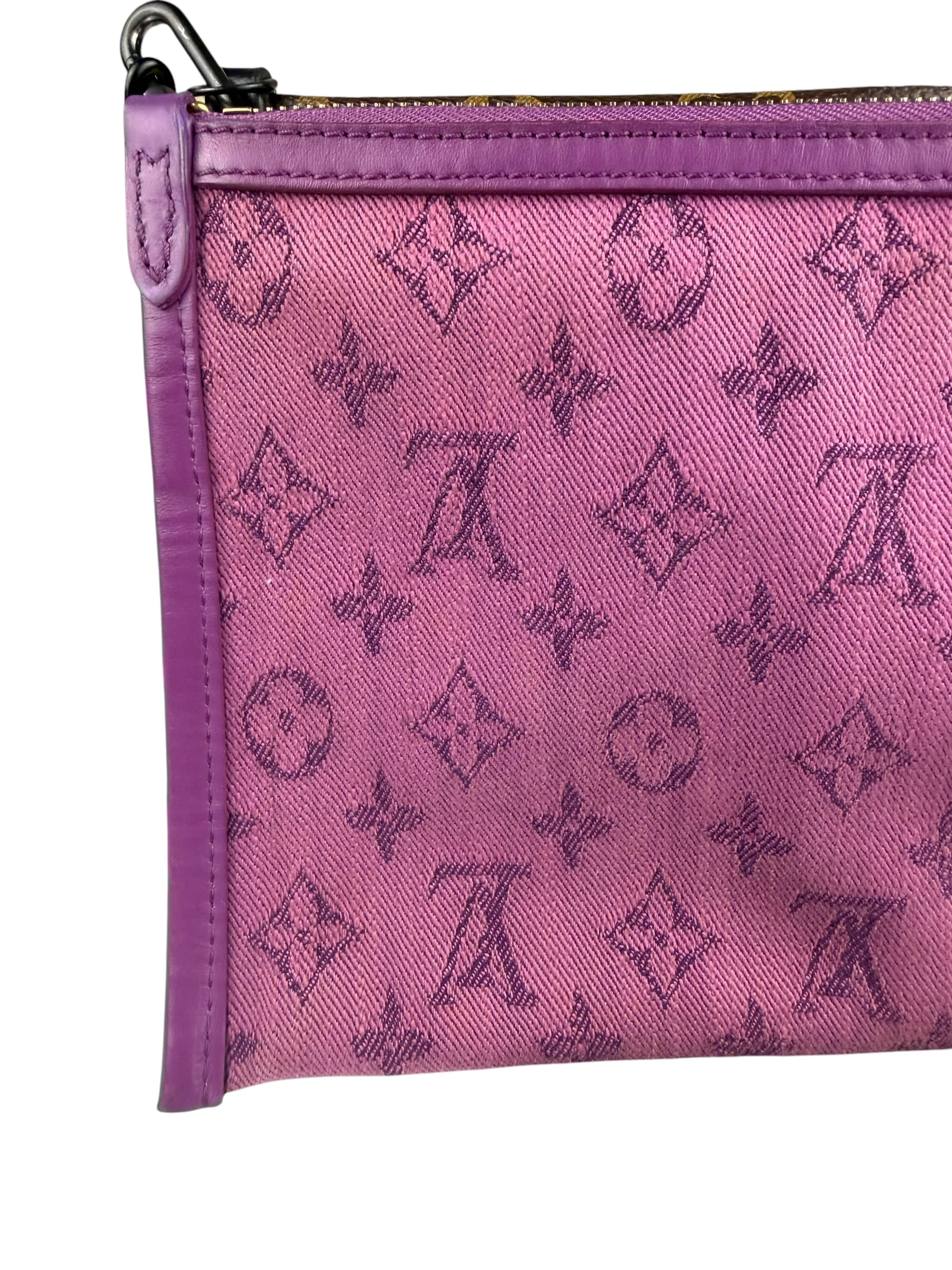 Louis Vuitton Limited Edition Flat Messenger Bag - Image 10