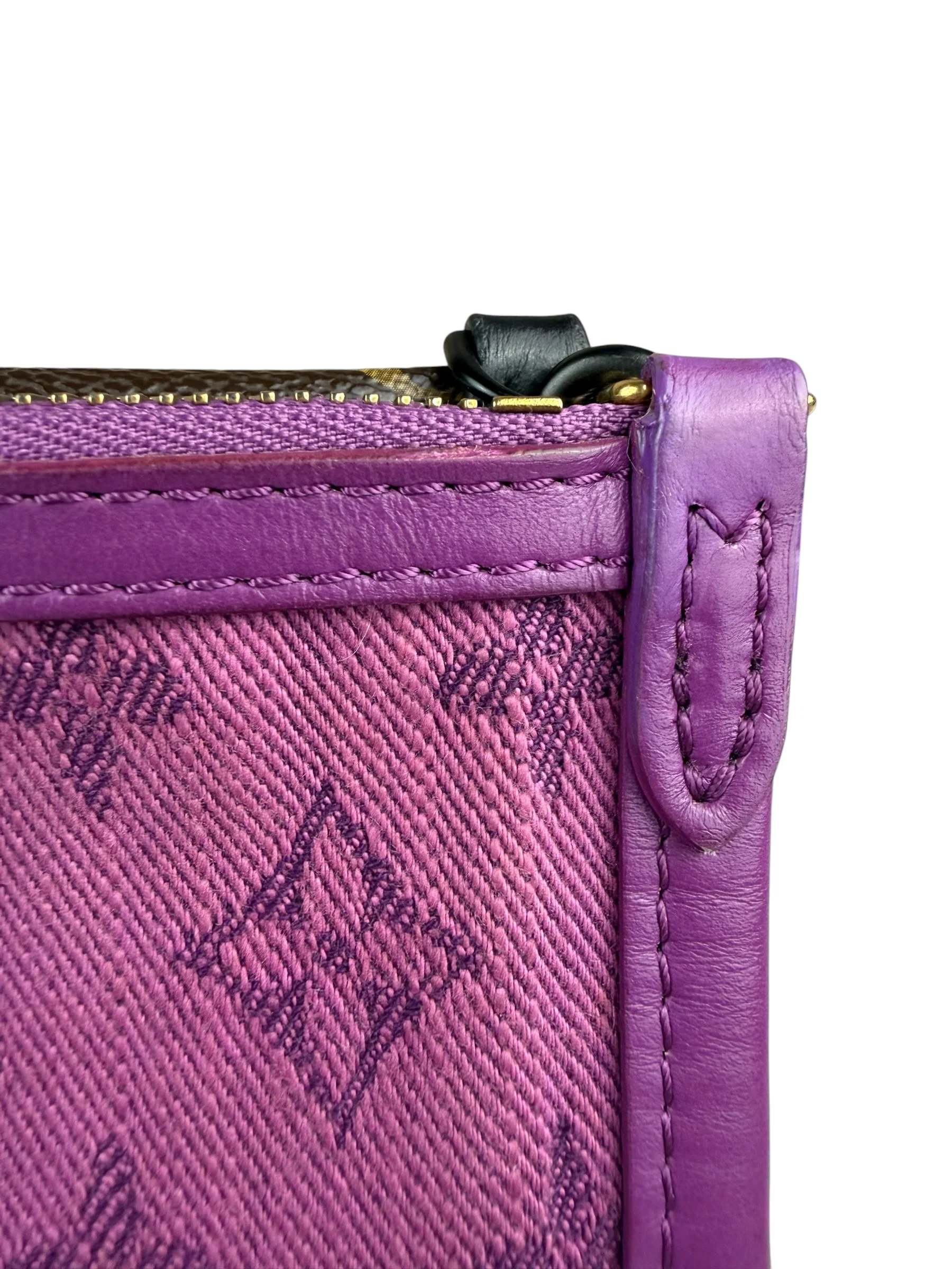 Louis Vuitton Limited Edition Flat Messenger Bag - Image 21