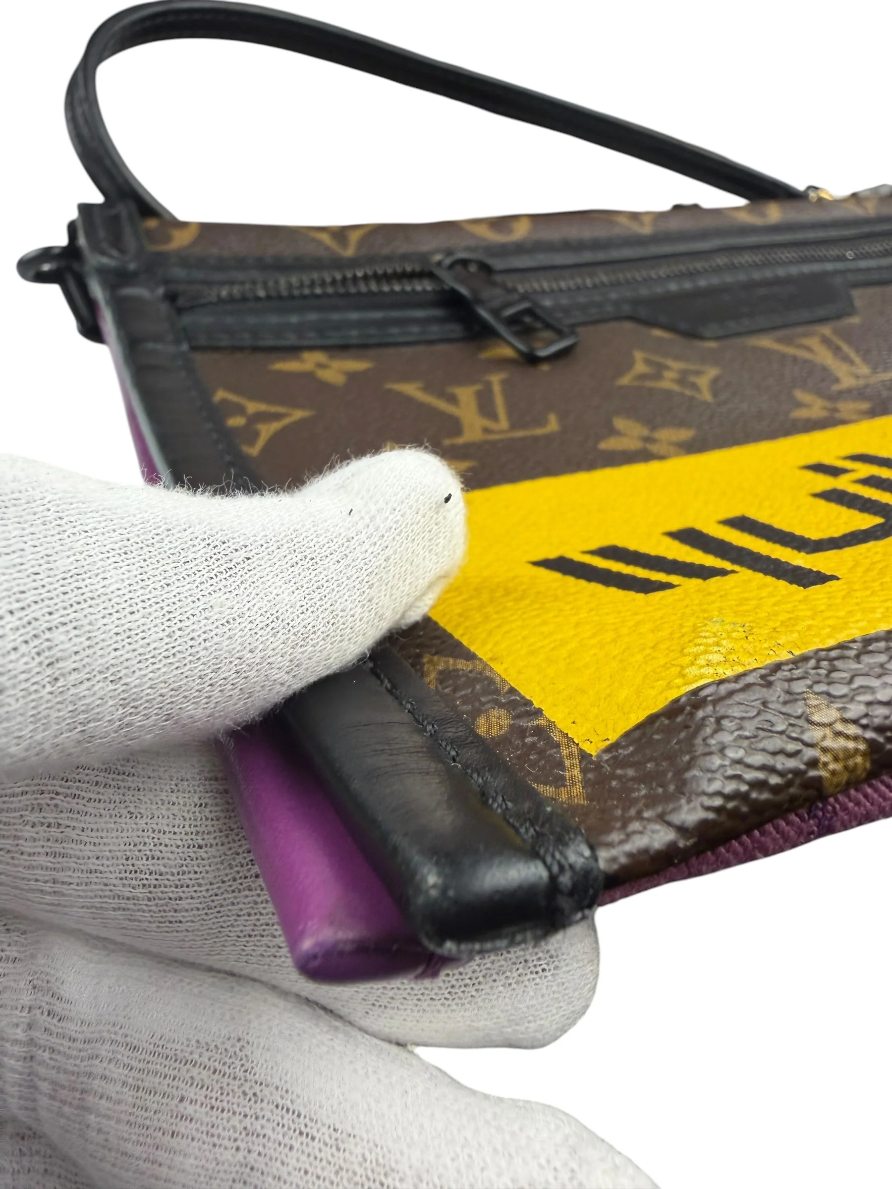 Louis Vuitton Limited Edition Flat Messenger Bag - Image 24