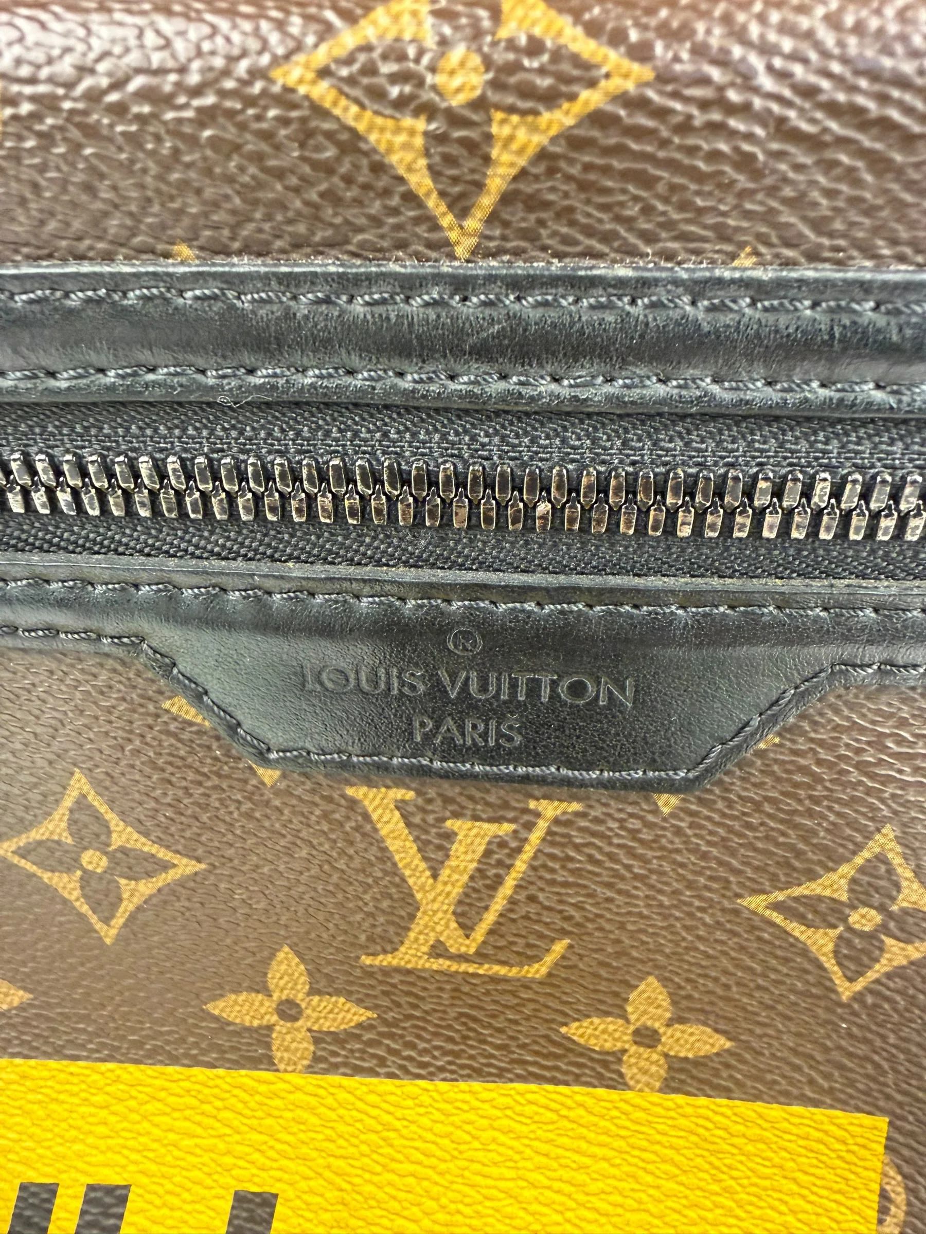 Louis Vuitton Limited Edition Flat Messenger Bag - Image 5
