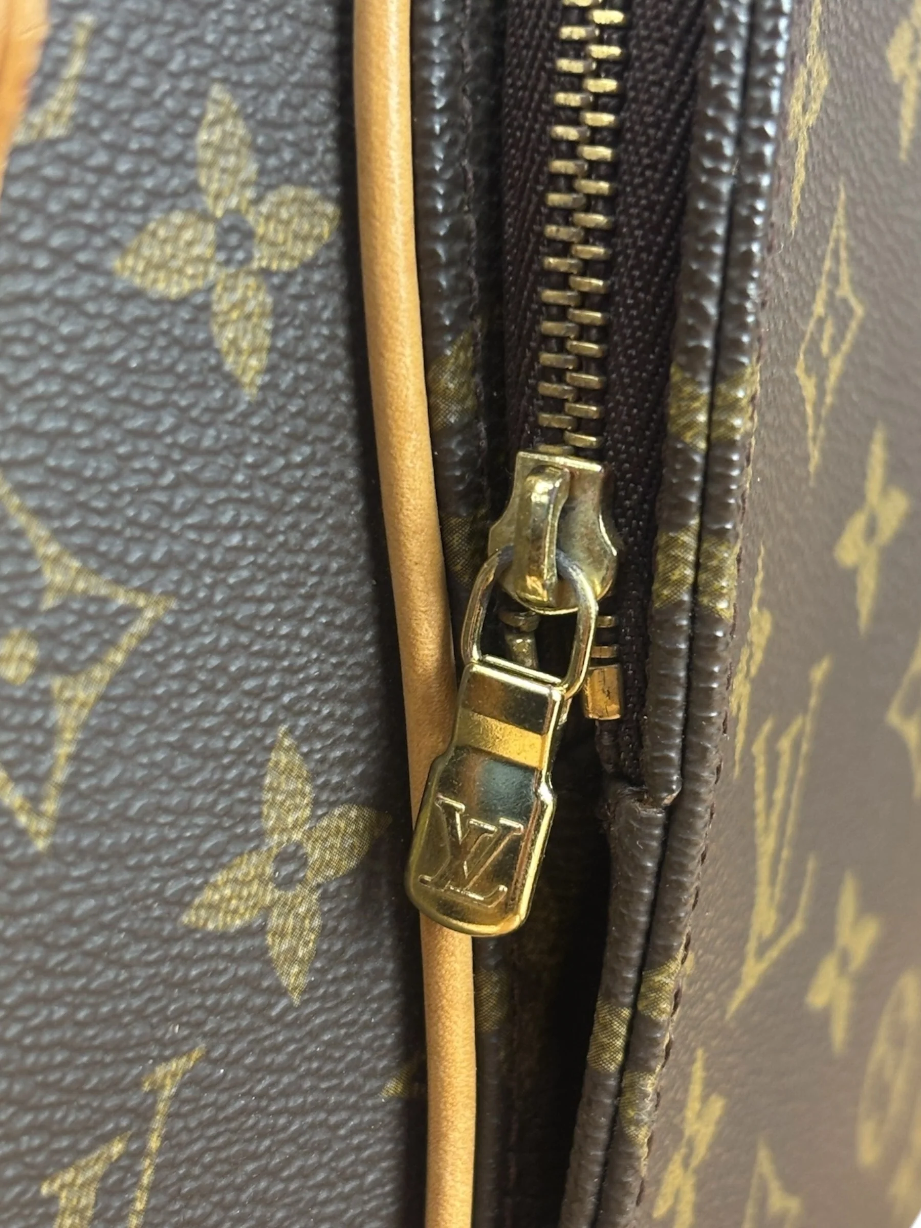 Louis Vuitton Vintage Monogram Ellipse GM Shoulder Bag - Image 15